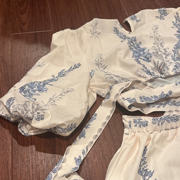 SHEIN Cream and Blue Floral Dress - Picture 8 of 10